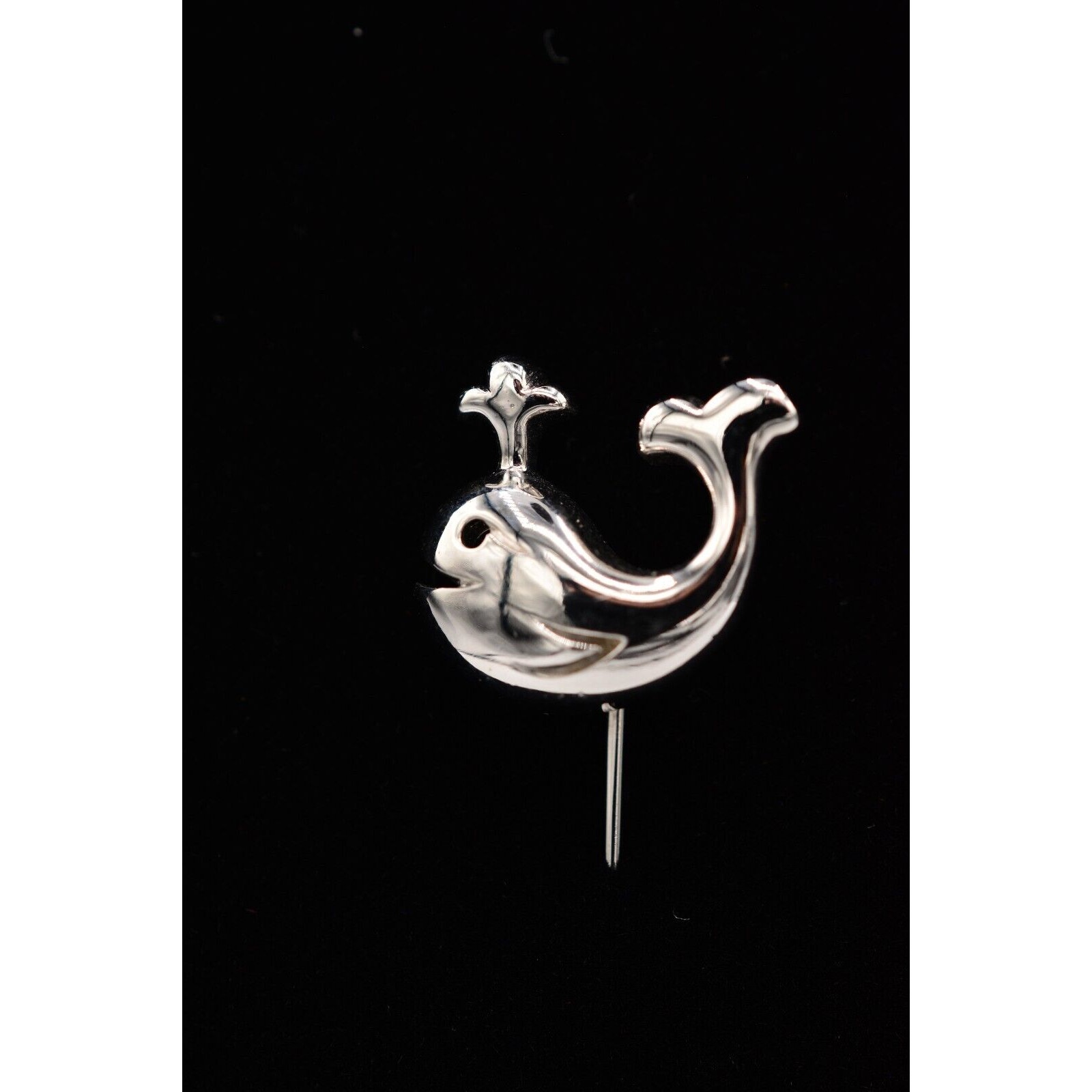Vintage Crown Trifari Figural Whale Stick Pin Signed Designer Costume Jewelry 25$